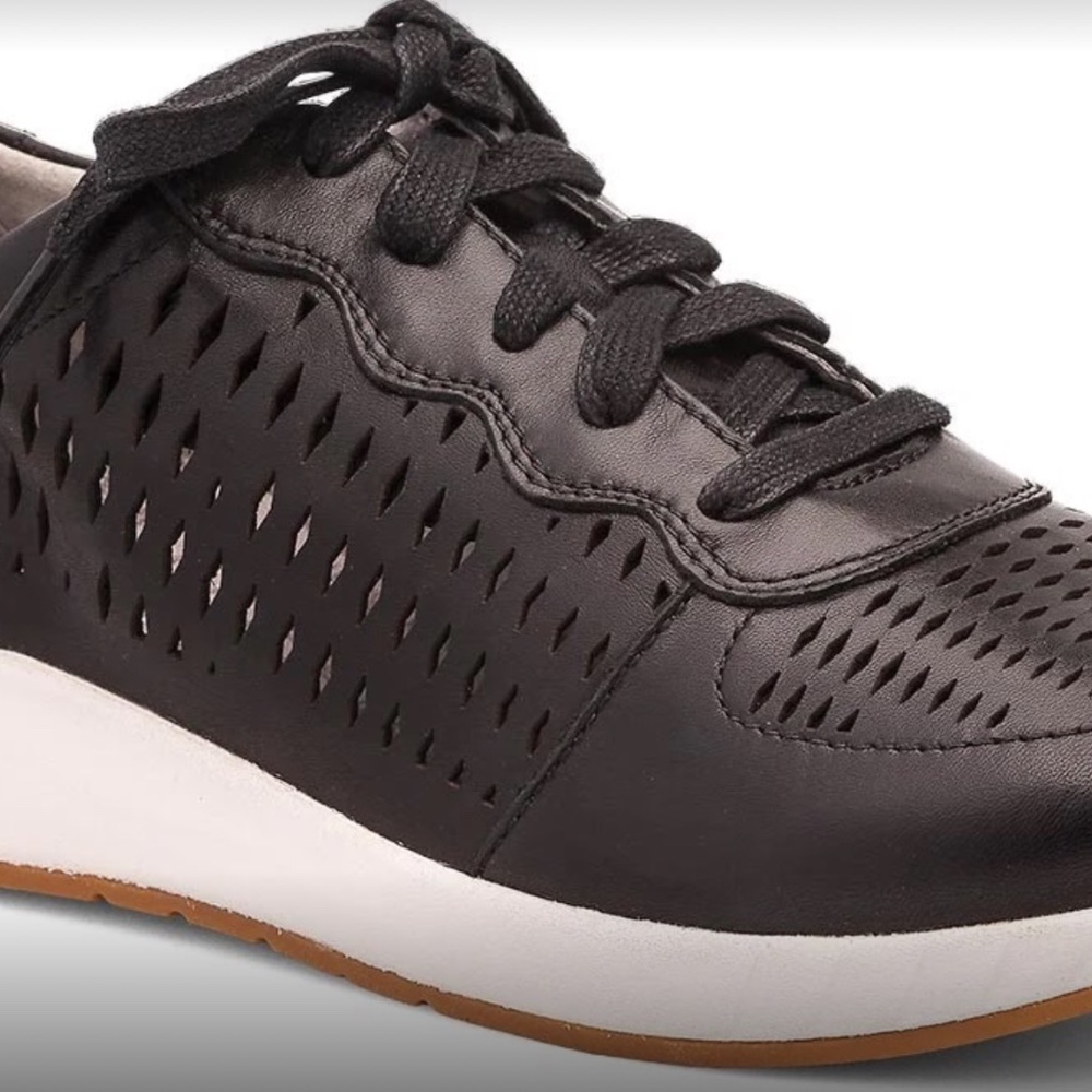 Dansko Charlie perforated sneaker Black Leather size 39 8.5